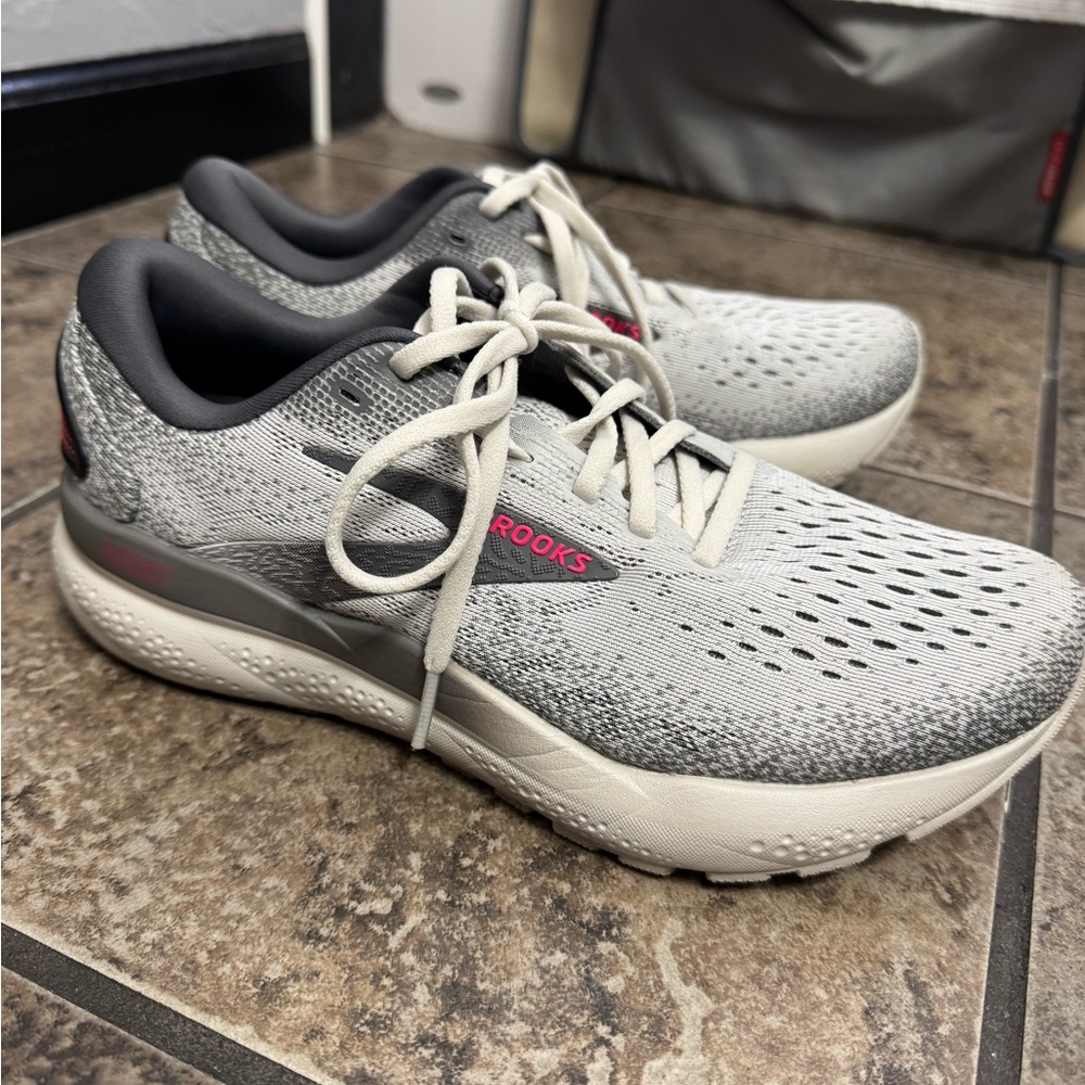 Womens Brooks Ghost 16 size 7.5